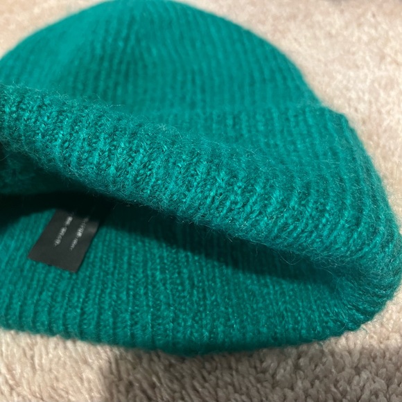🍏Zara🍏Emerald green Knit Beanie. Size M - Picture 3 of 4